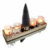 Žvakidės ant medinio padėklo